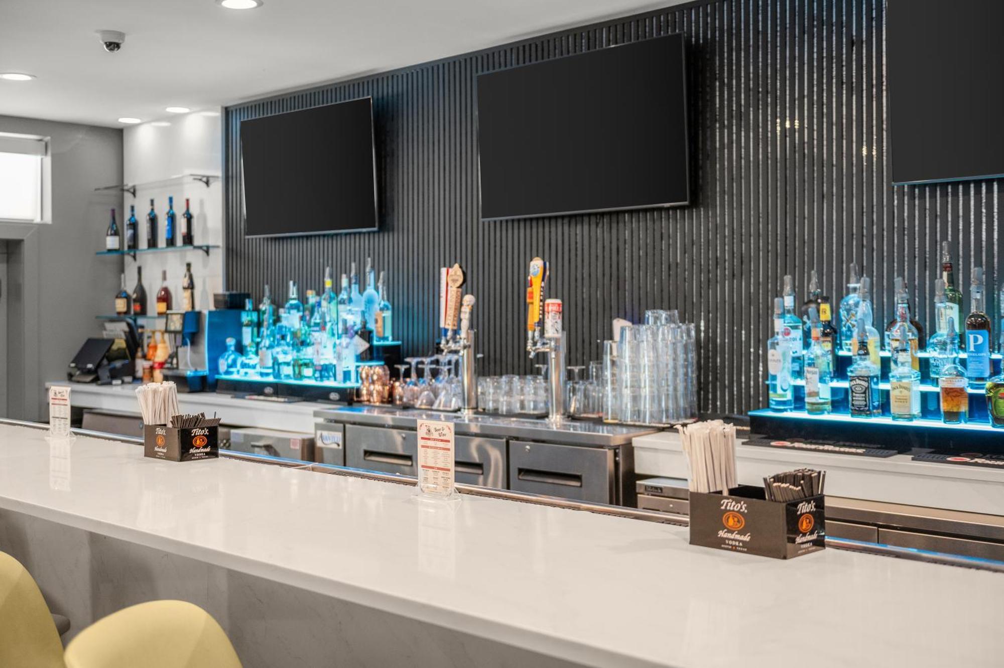Holiday Inn Gonzales By Ihg Exterior photo