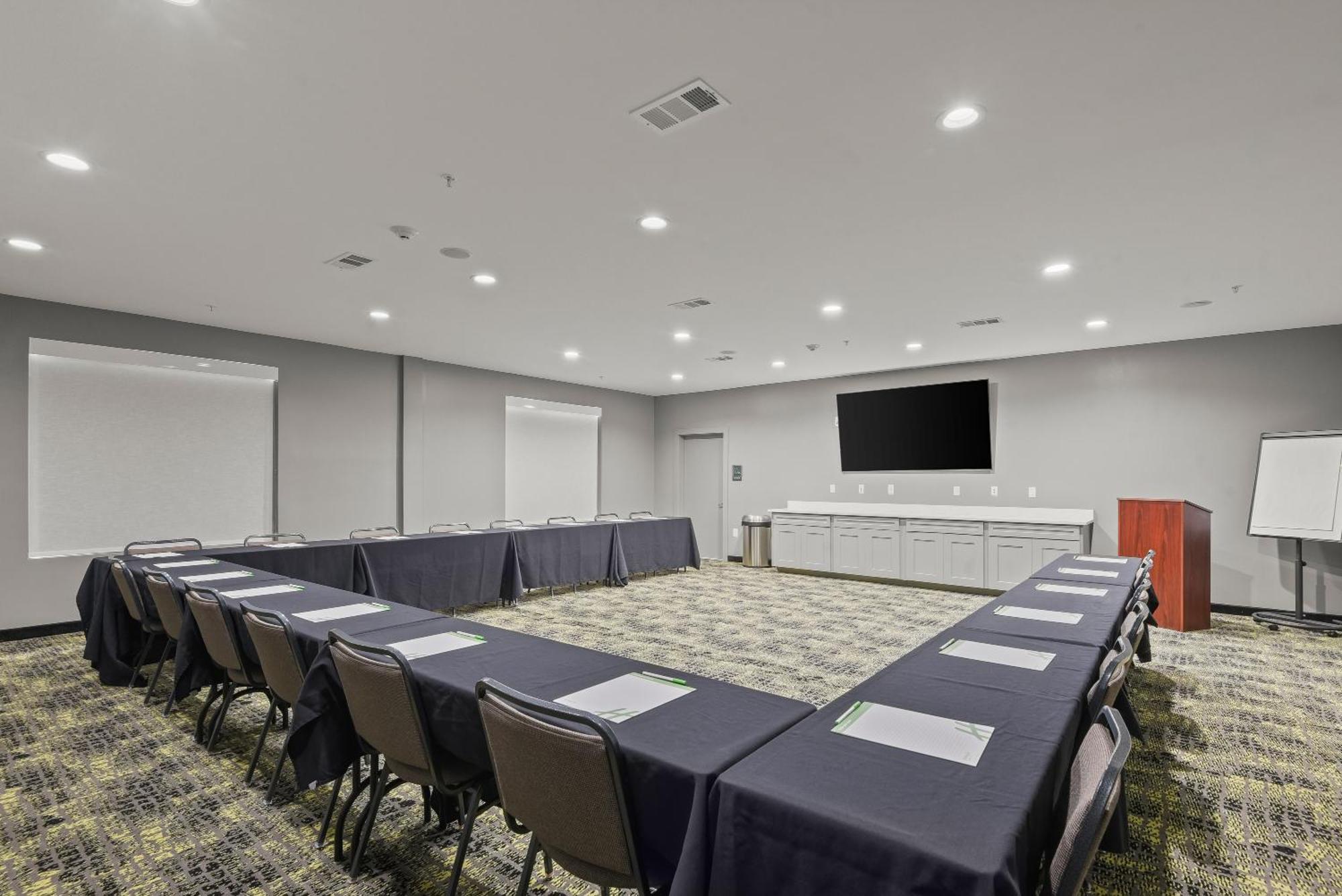 Holiday Inn Gonzales By Ihg Exterior photo
