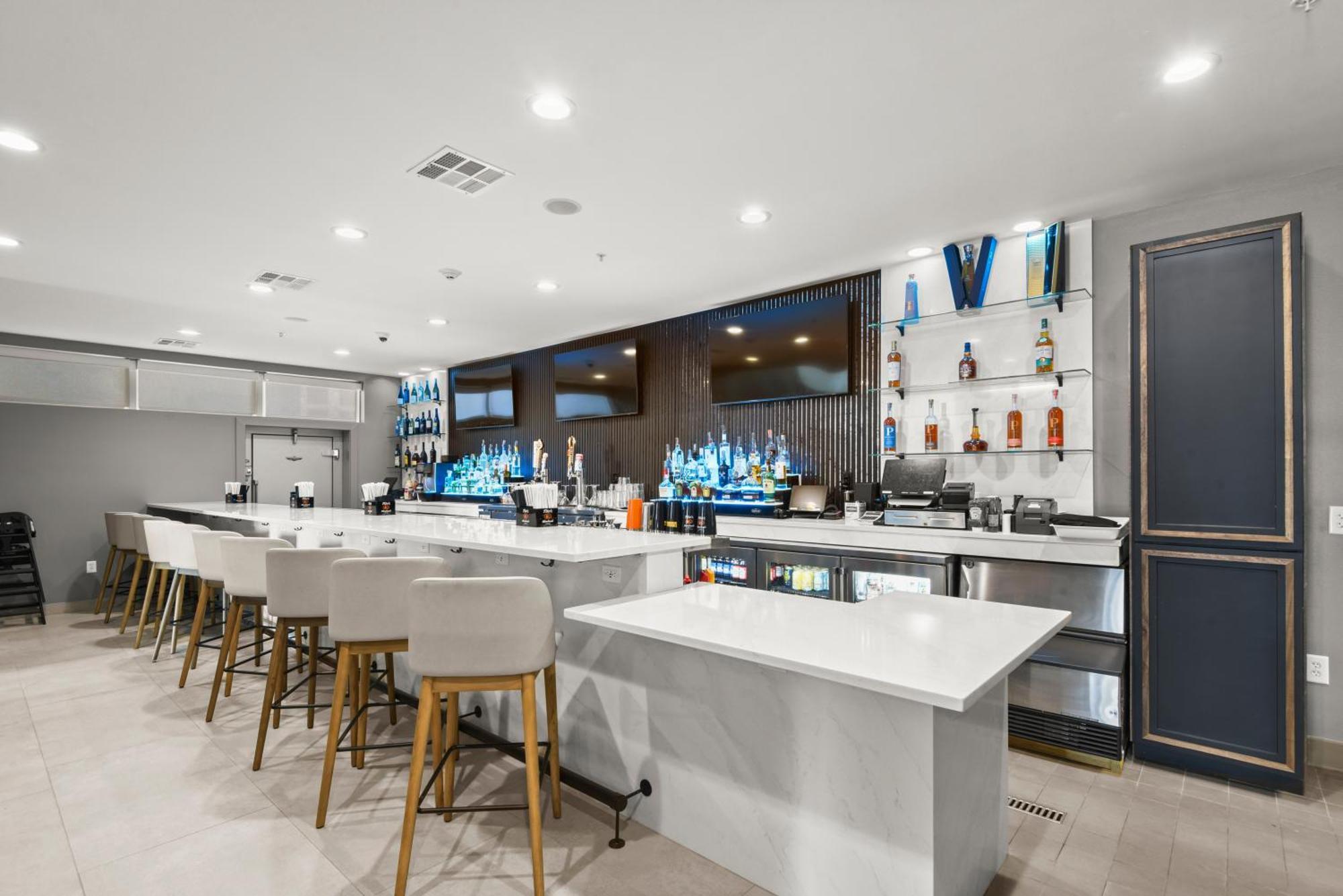 Holiday Inn Gonzales By Ihg Exterior photo